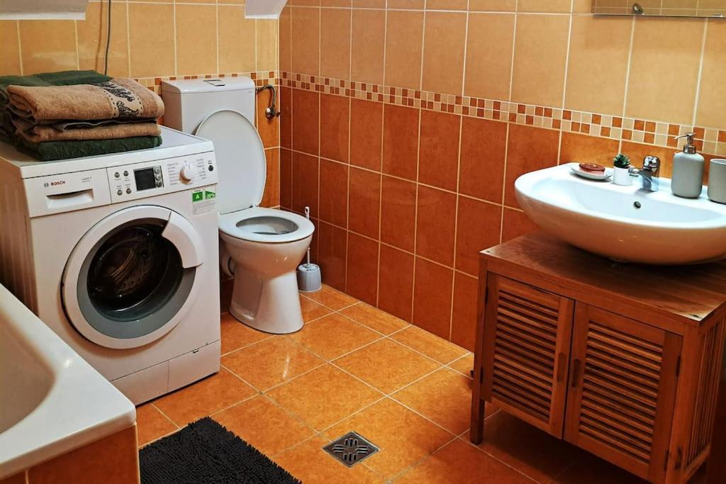 Zoeld Orom Apartman Lakas Göd المظهر الخارجي الصورة